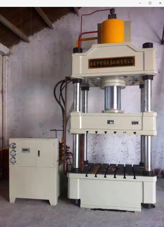 南通智博液壓機械有限公司生產的四柱液壓機